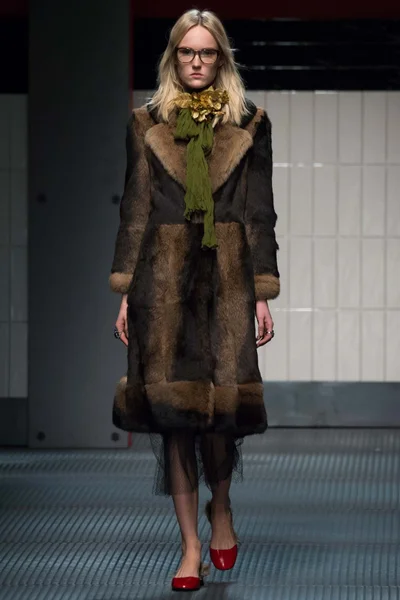 Look 12